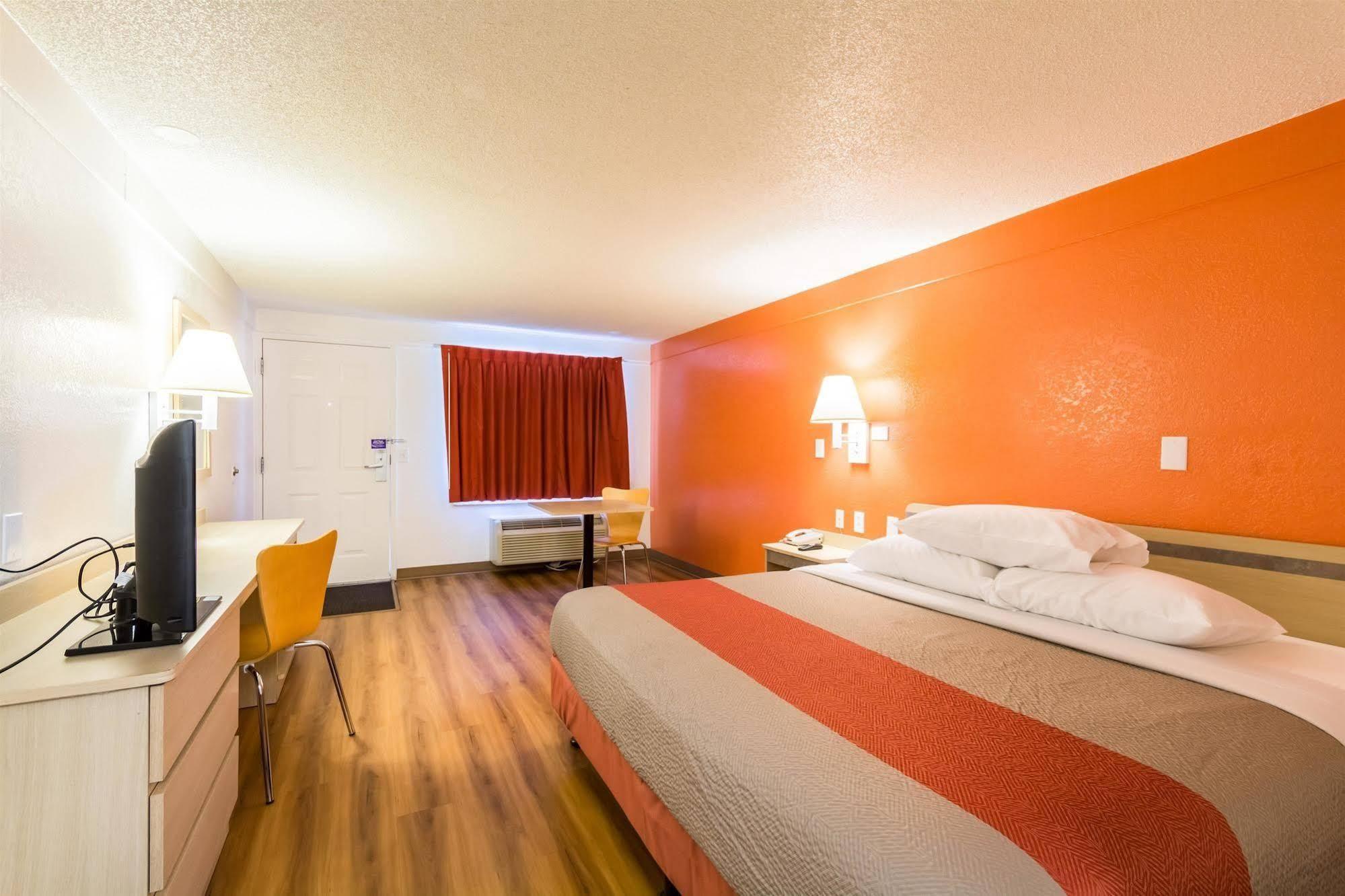 แทรเวลลอดจ์ บาย วินด์แฮม เอสซิงตัน / ฟิลาเดลเฟียแอร์พอร์ต Hotel ภายนอก รูปภาพ