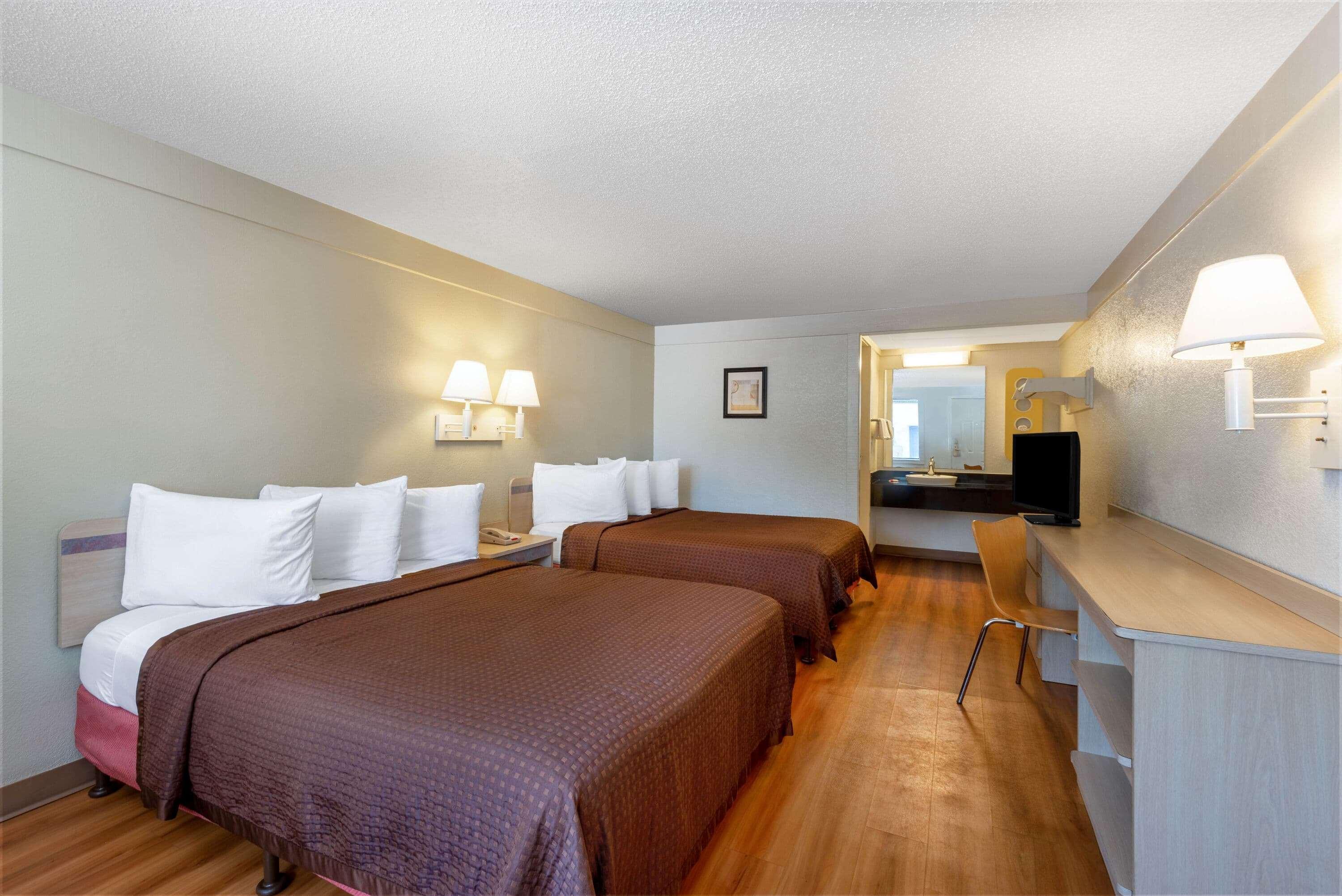 แทรเวลลอดจ์ บาย วินด์แฮม เอสซิงตัน / ฟิลาเดลเฟียแอร์พอร์ต Hotel ภายนอก รูปภาพ