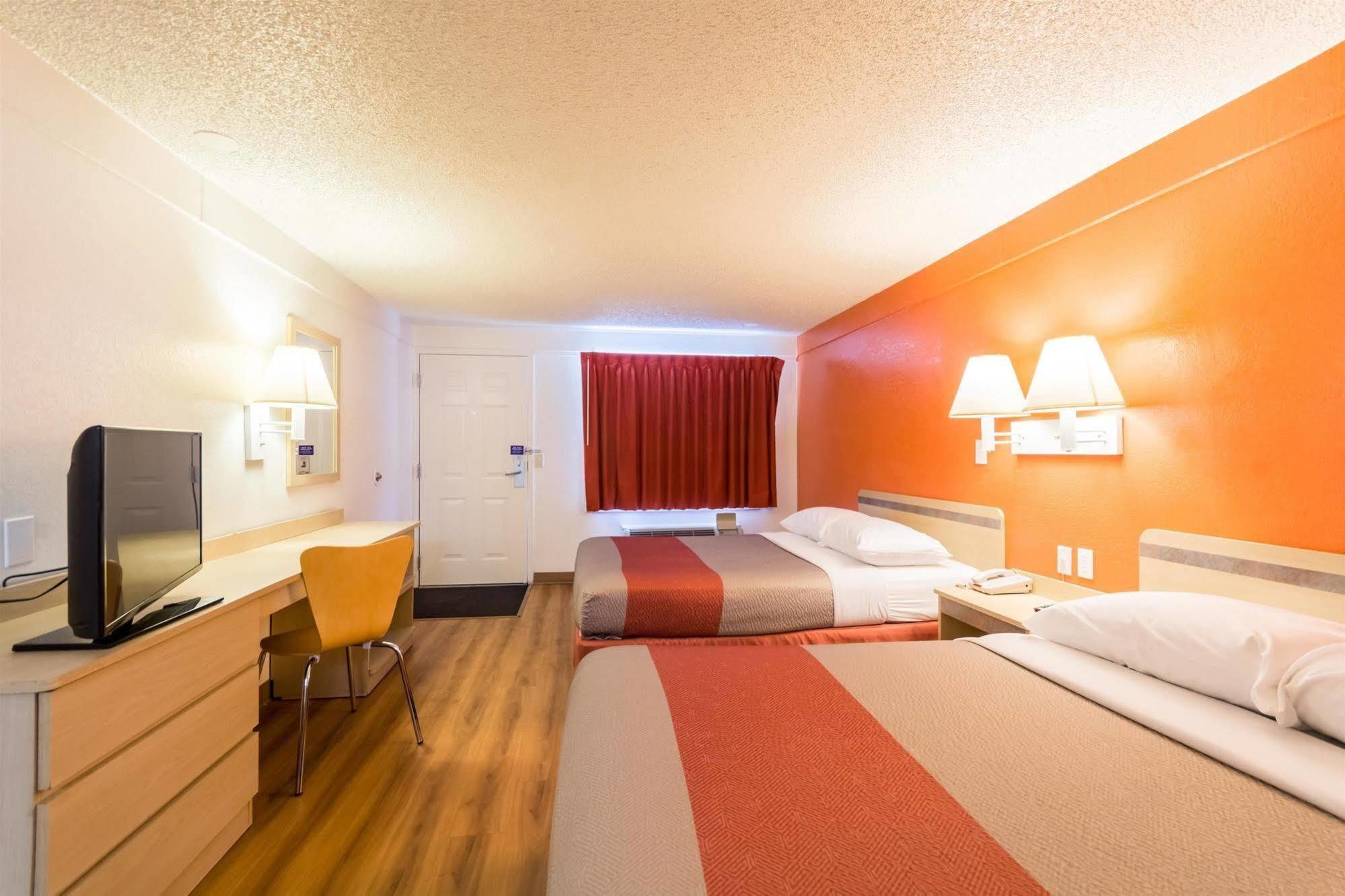 แทรเวลลอดจ์ บาย วินด์แฮม เอสซิงตัน / ฟิลาเดลเฟียแอร์พอร์ต Hotel ภายนอก รูปภาพ