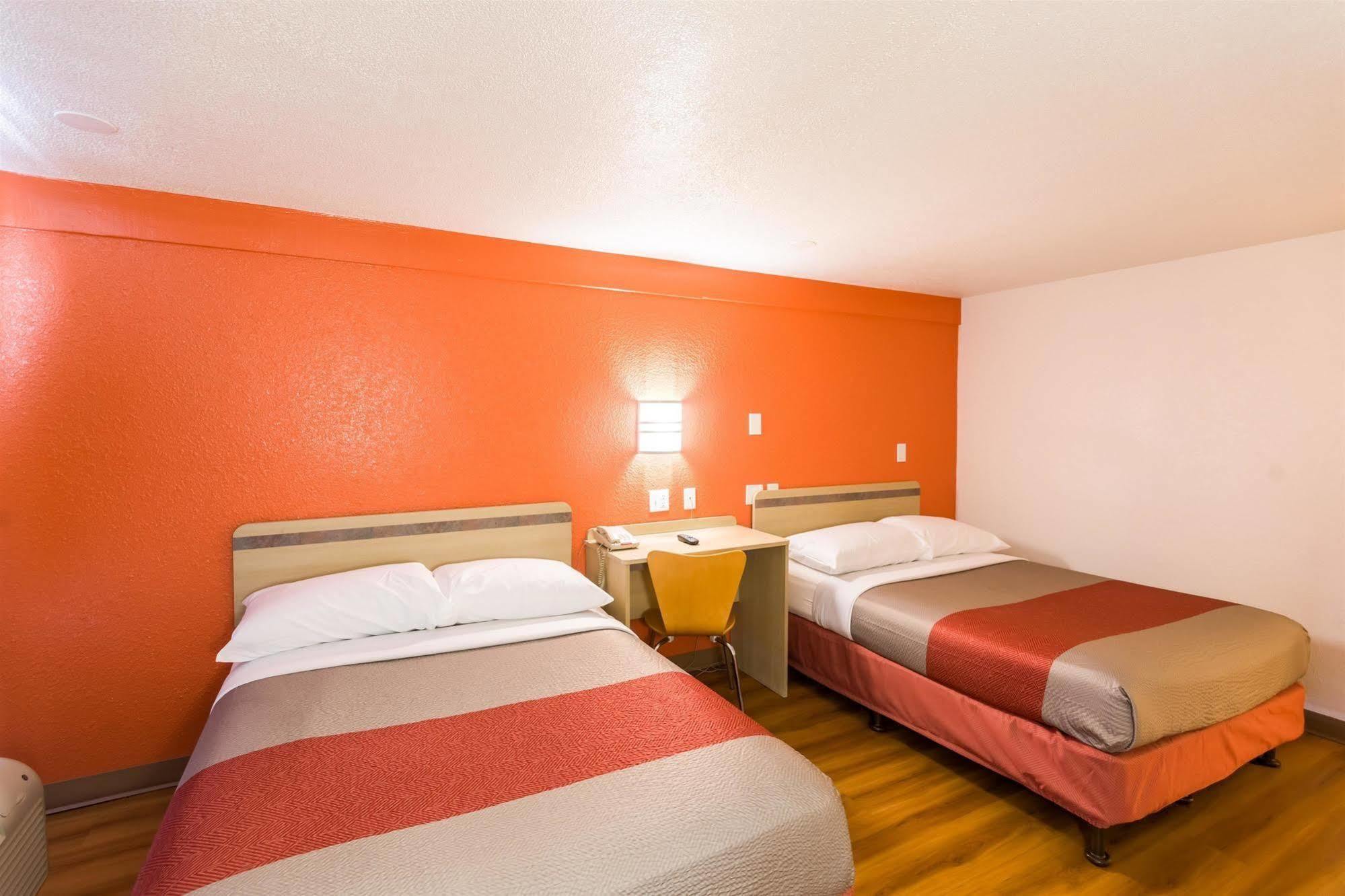 แทรเวลลอดจ์ บาย วินด์แฮม เอสซิงตัน / ฟิลาเดลเฟียแอร์พอร์ต Hotel ภายนอก รูปภาพ