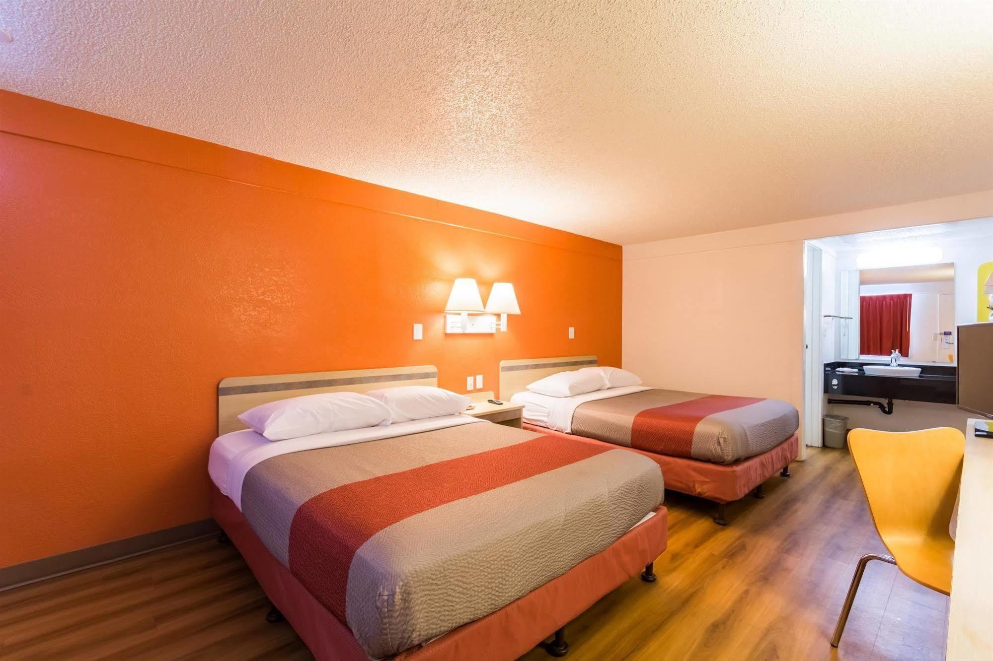 แทรเวลลอดจ์ บาย วินด์แฮม เอสซิงตัน / ฟิลาเดลเฟียแอร์พอร์ต Hotel ภายนอก รูปภาพ