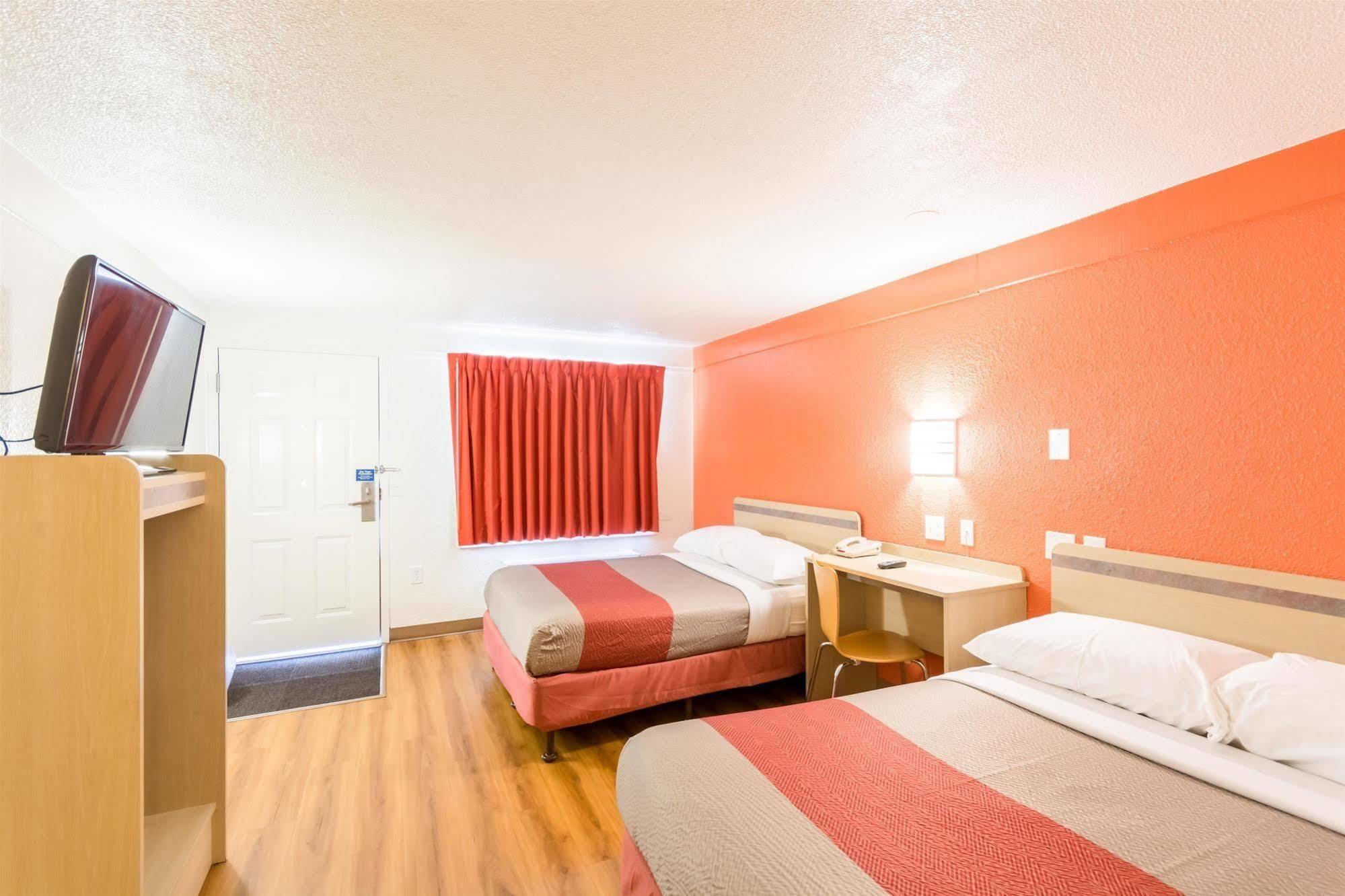 แทรเวลลอดจ์ บาย วินด์แฮม เอสซิงตัน / ฟิลาเดลเฟียแอร์พอร์ต Hotel ภายนอก รูปภาพ